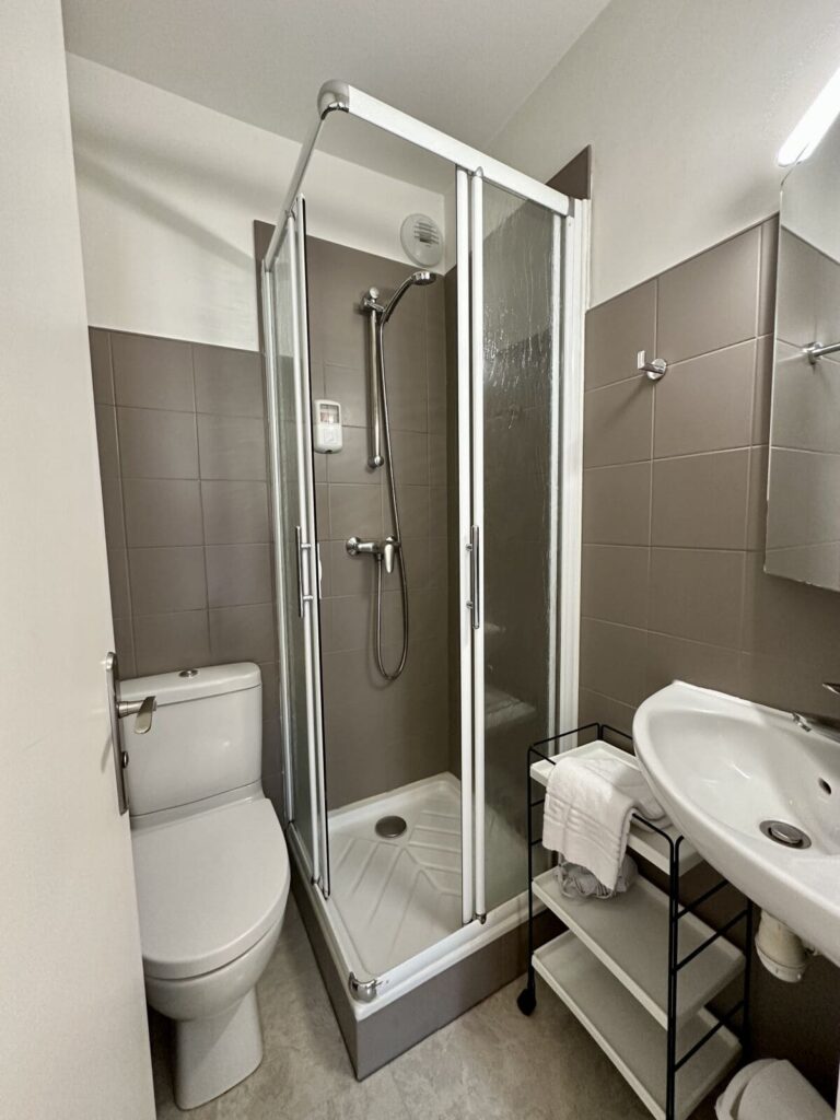 le gite de la baie du crozon salle de bain chambre double
